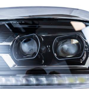 Winjet - RENEGADE LED Head Light with LED Sequential Turn Signal-GLOSS BLACK / CLEAR - CHRNG0673C-GBC-SQ - Image 2